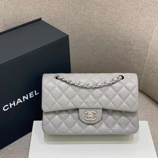 CH  SMALL CLASSIC HANDBAG 23 Lambskin Dove Gray
