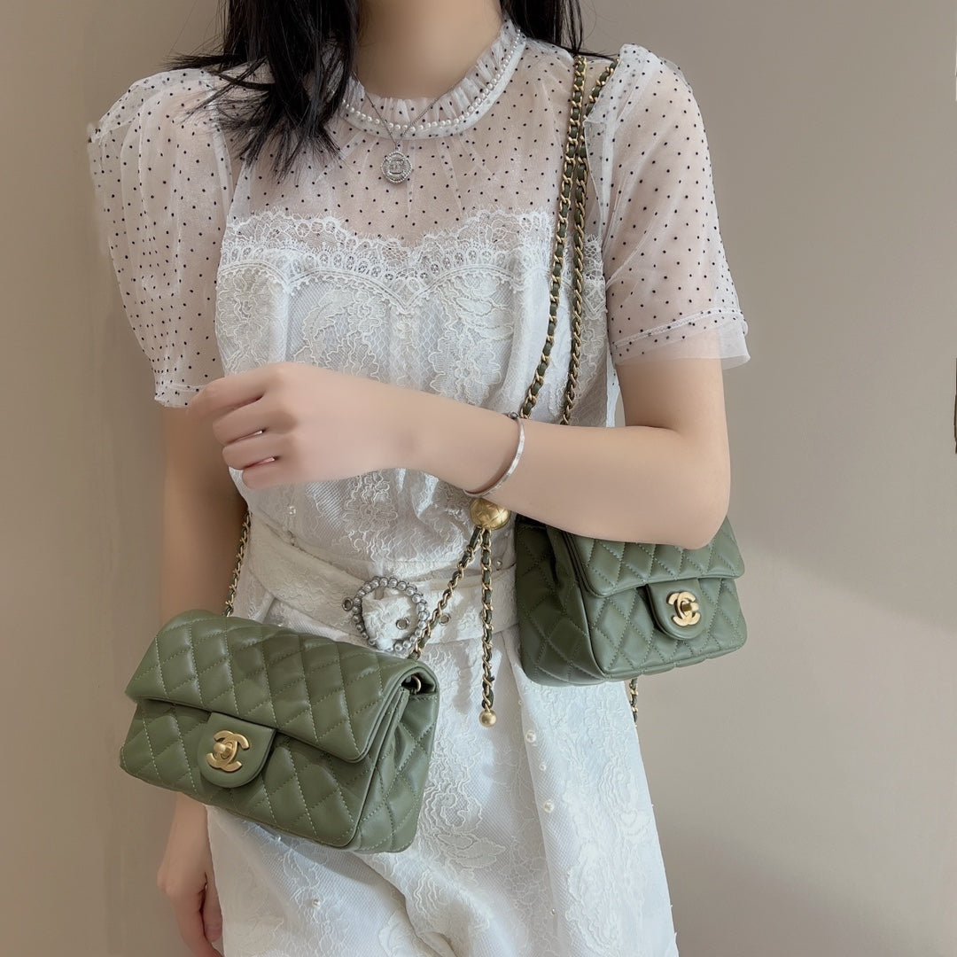 CH CF20 Golden Globe CLASSIC HANDBAG  Lambskin Cuban Green