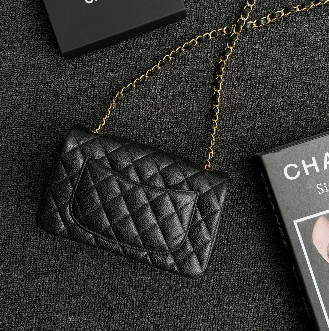 CH  MINI CLASSIC HANDBAG 20 Grained Calfskin Black