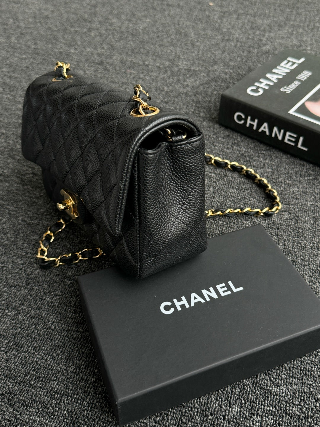 CH  MINI CLASSIC HANDBAG 20 Grained Calfskin Black