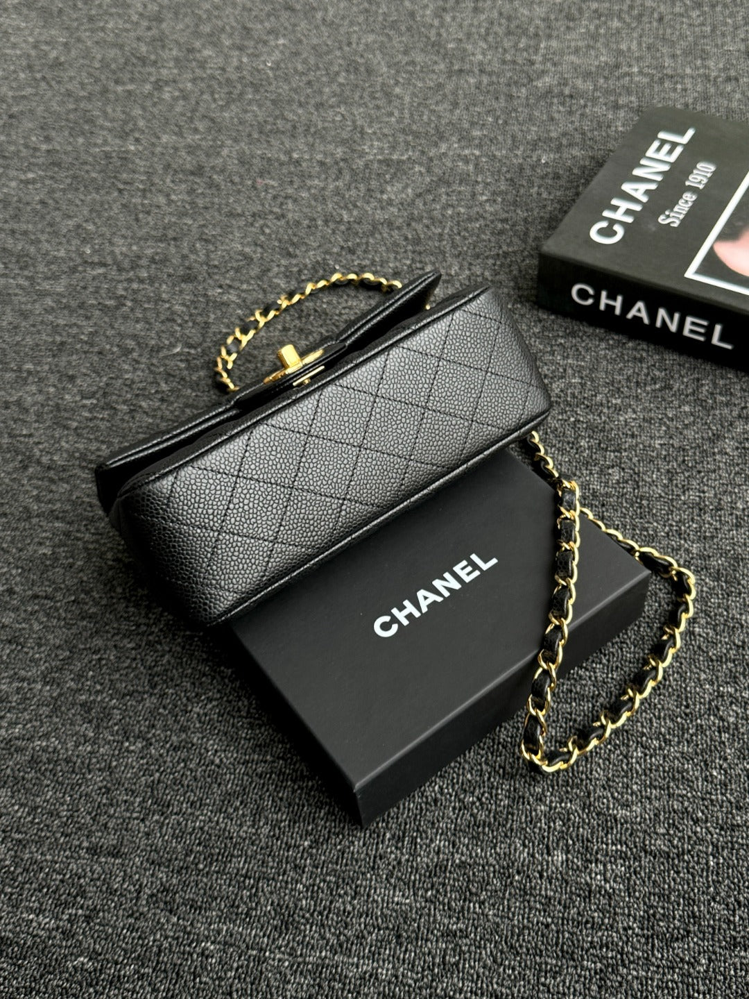 CH  MINI CLASSIC HANDBAG 20 Grained Calfskin Black