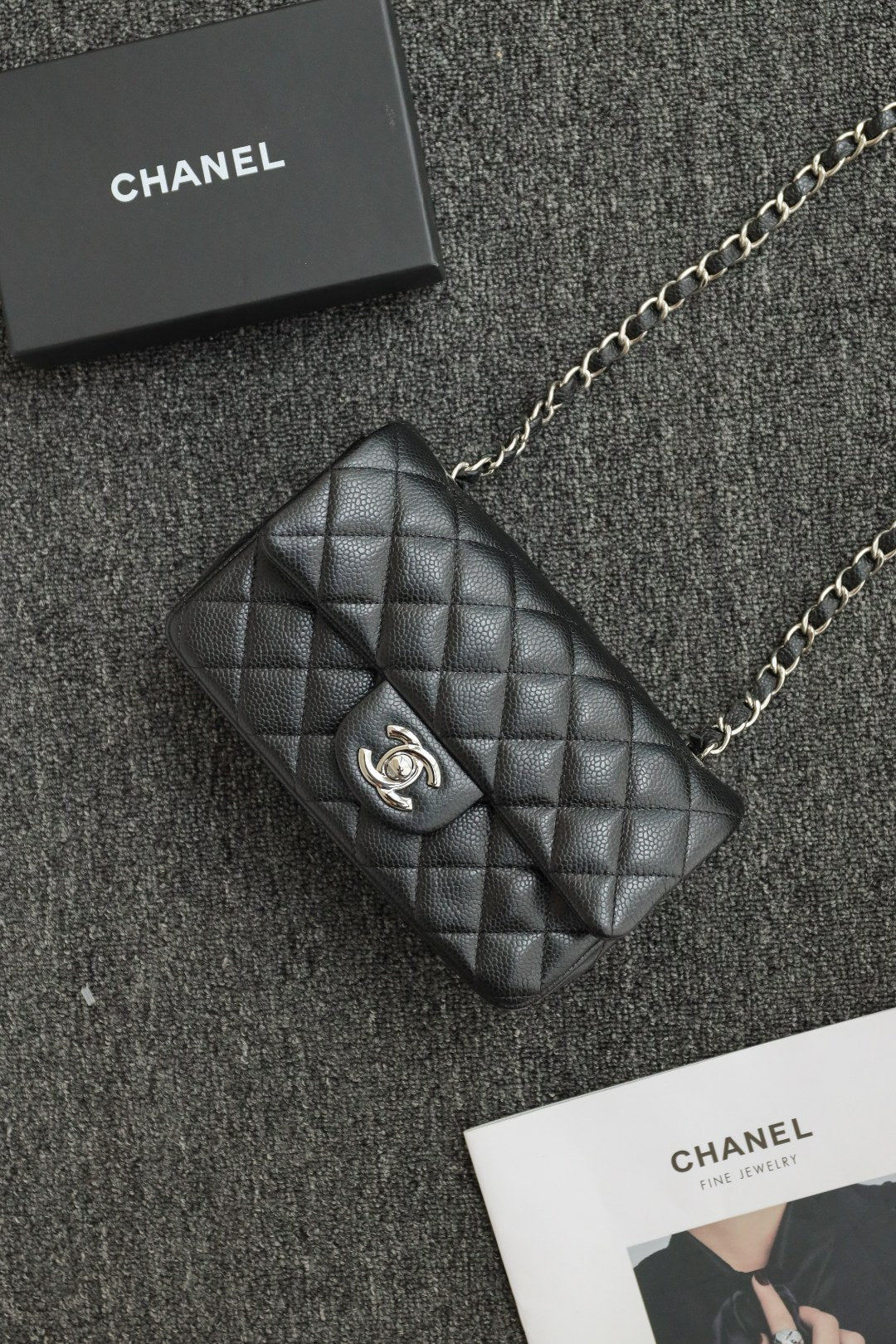 CH  MINI CLASSIC HANDBAG 20 Grained Calfskin Black