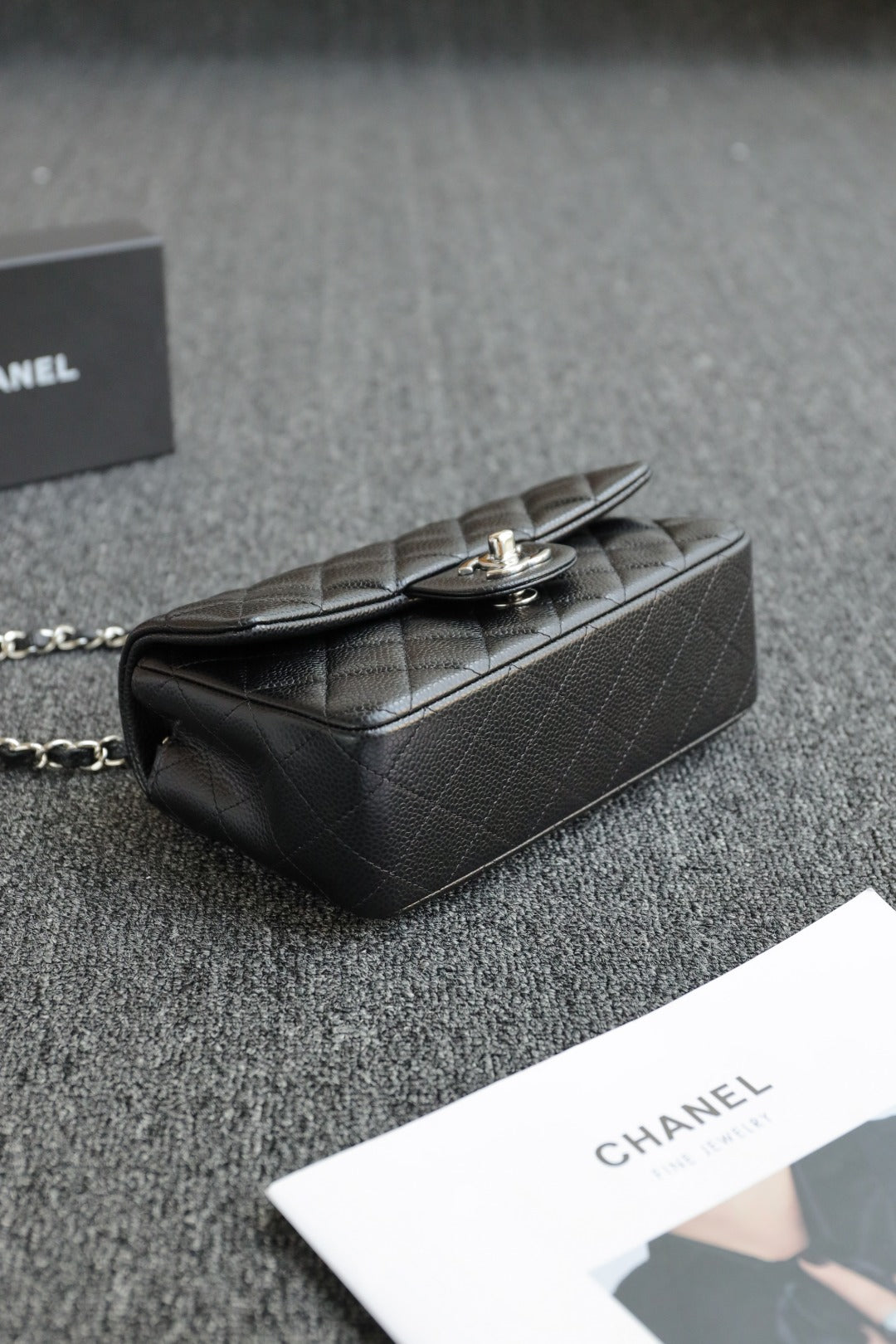 CH  MINI CLASSIC HANDBAG 20 Grained Calfskin Black