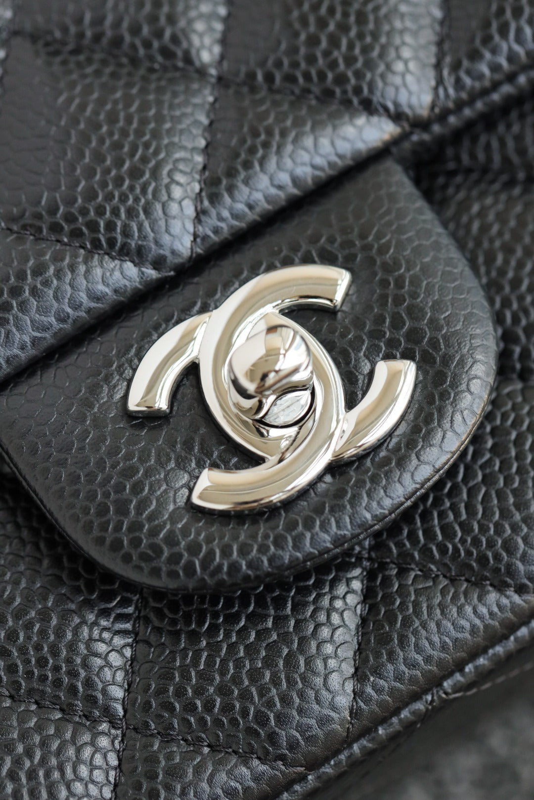 CH  MINI CLASSIC HANDBAG 20 Grained Calfskin Black