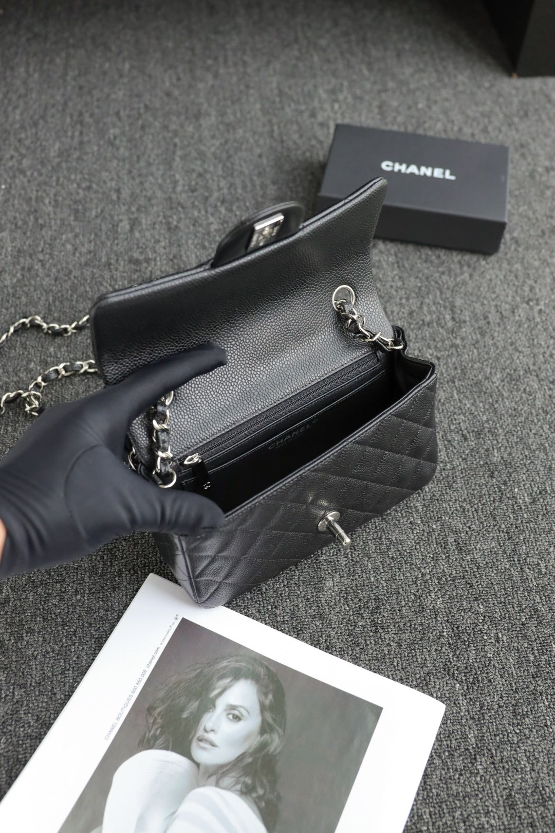 CH  MINI CLASSIC HANDBAG 20 Grained Calfskin Black