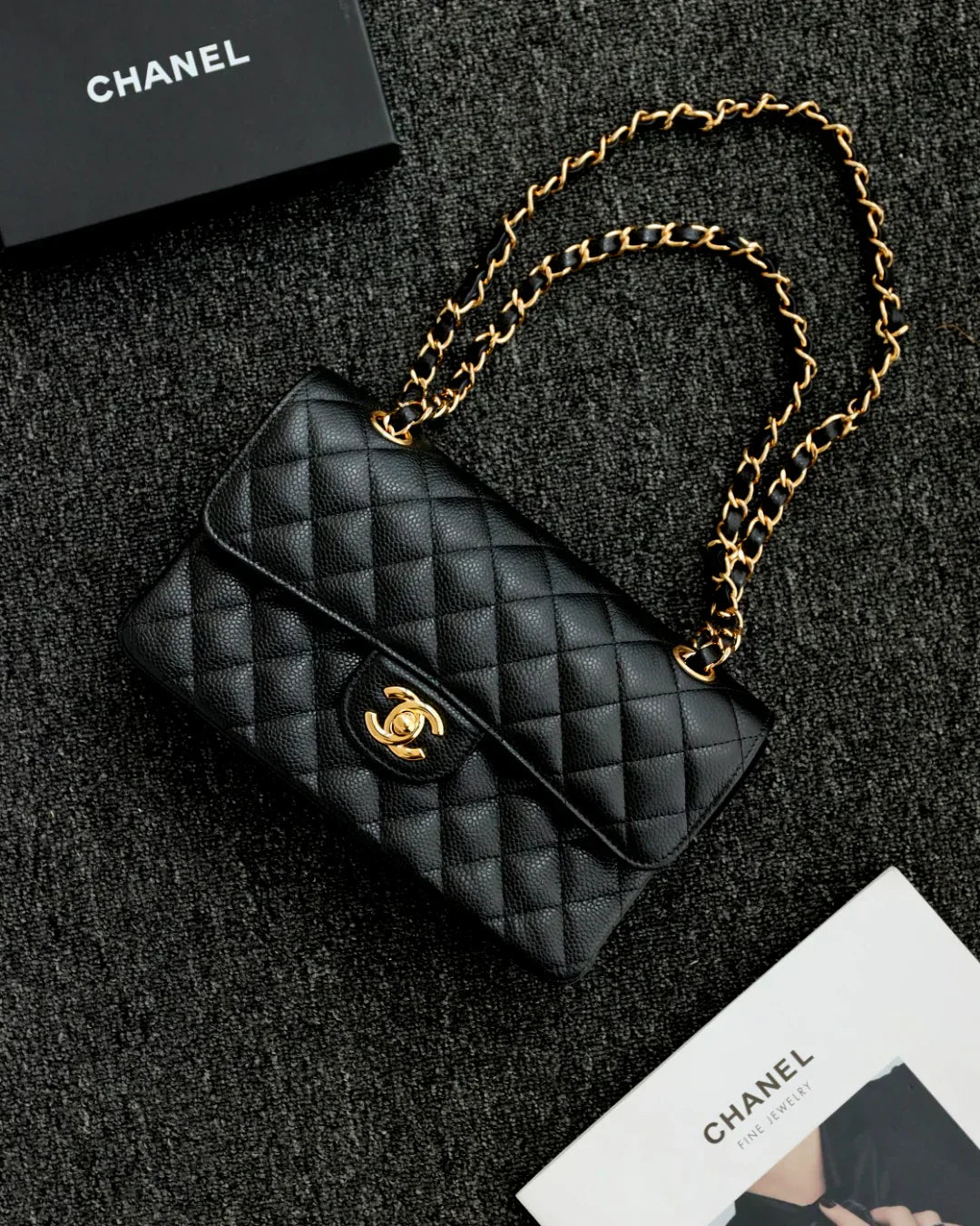 CH  SMALL CLASSIC HANDBAG 23 Grained Calfskin Black