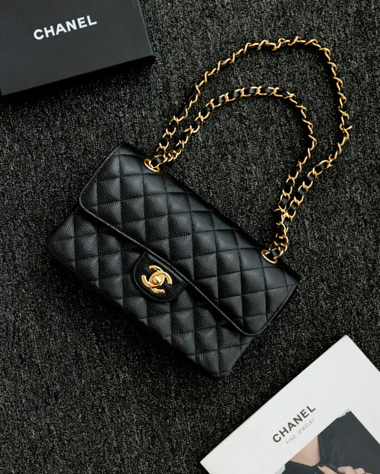 CH  SMALL CLASSIC HANDBAG 23 Grained Calfskin Black