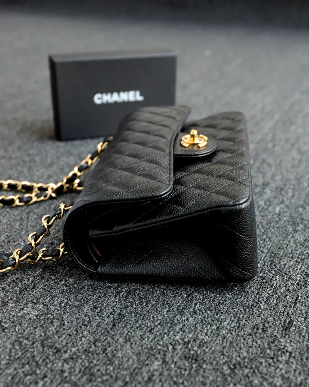 CH  SMALL CLASSIC HANDBAG 23 Grained Calfskin Black