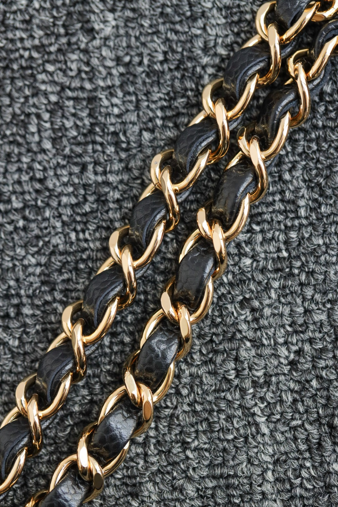 CH  SMALL CLASSIC HANDBAG 23 Grained Calfskin Black