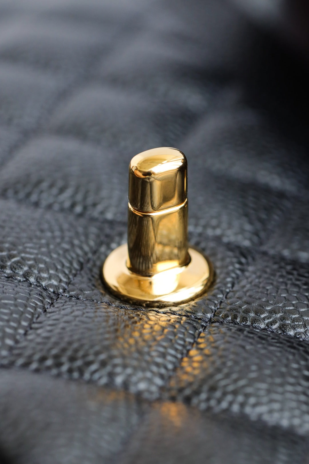 CH  SMALL CLASSIC HANDBAG 23 Grained Calfskin Black