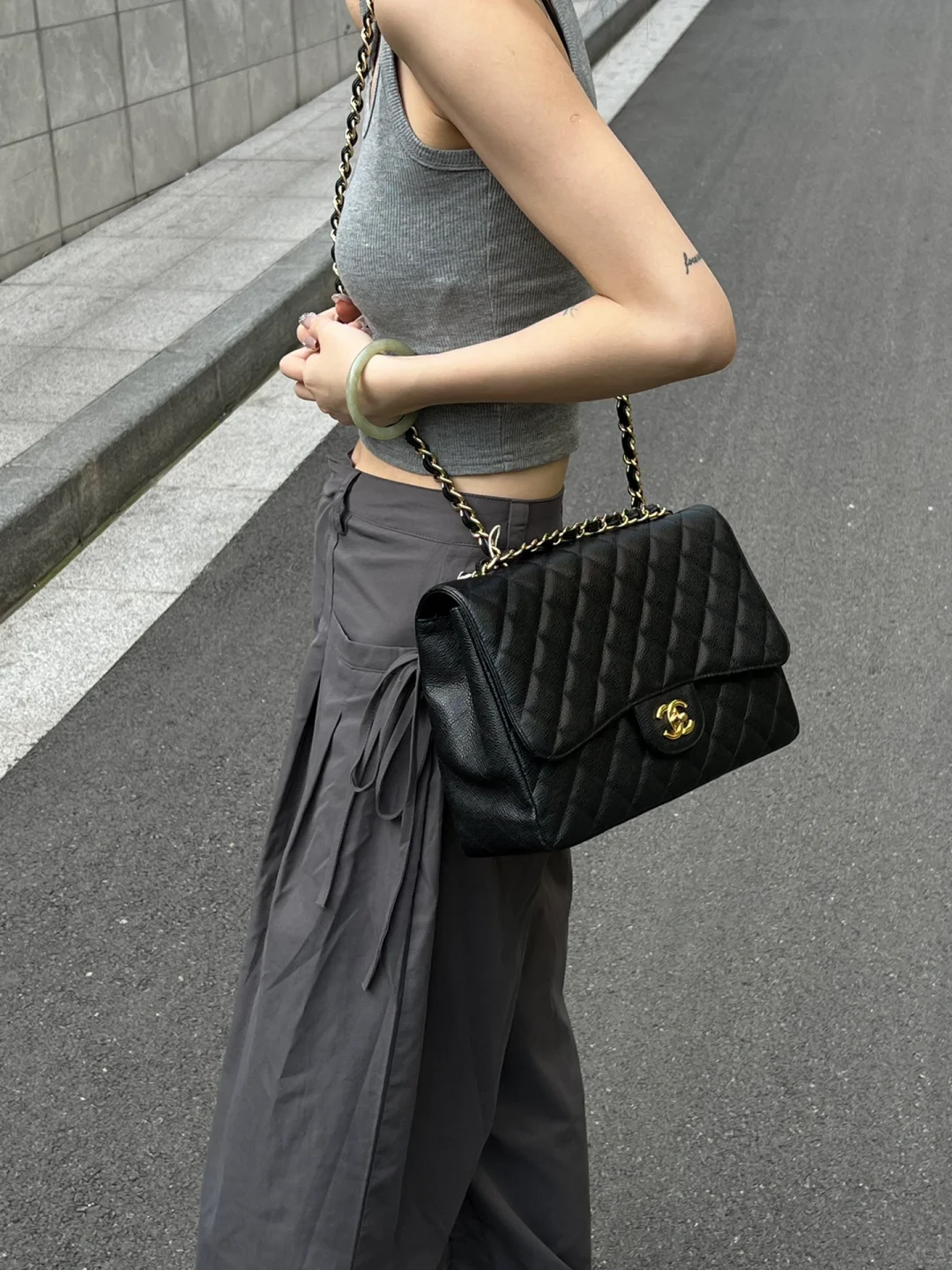 CH  LARGE CLASSIC HANDBAG 30 Grained Calfskin Black