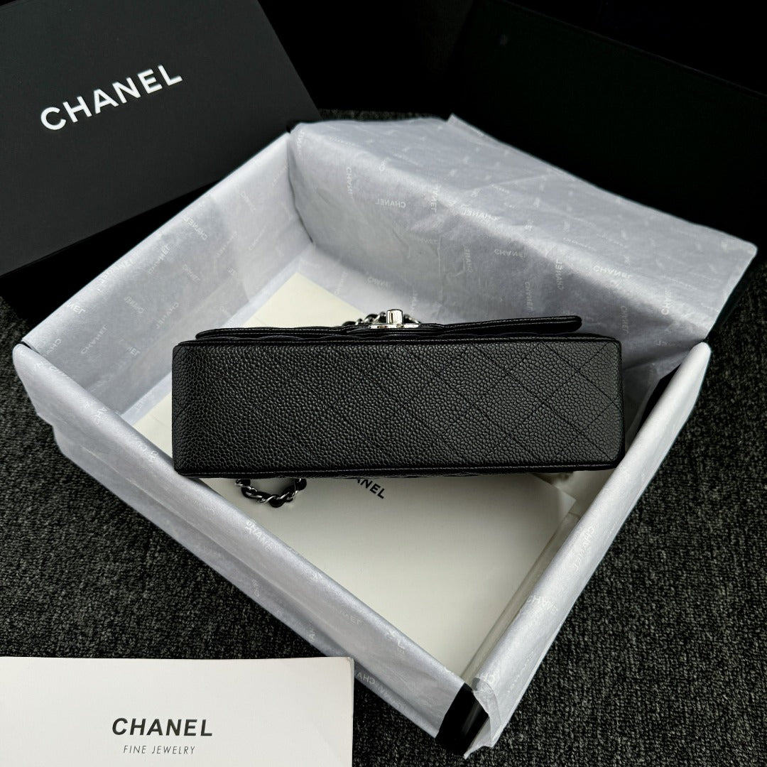 CH  SMALL CLASSIC HANDBAG 23 Grained Calfskin Black