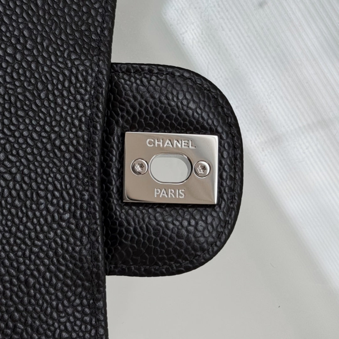 CH  SMALL CLASSIC HANDBAG 23 Grained Calfskin Black