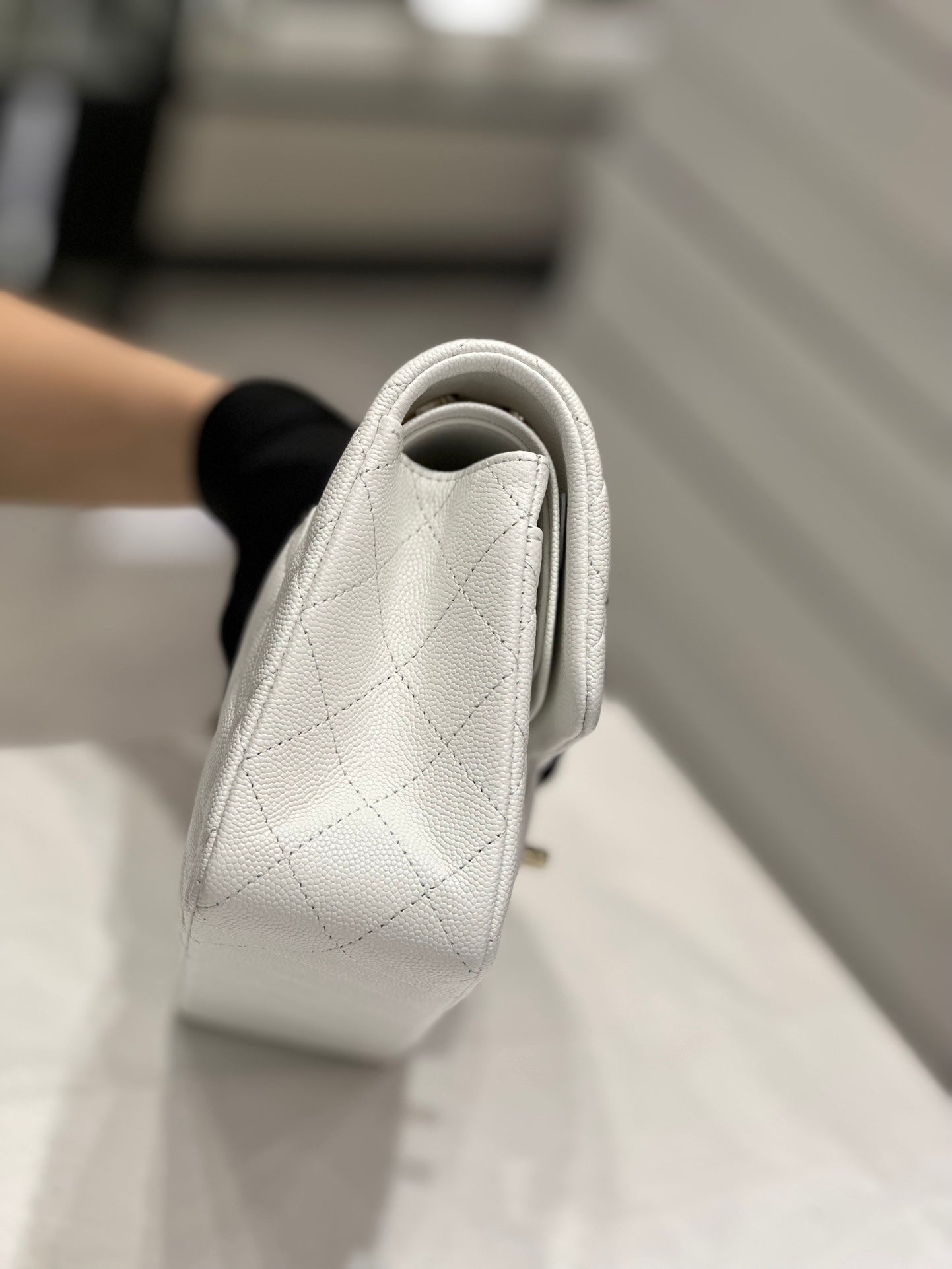 CH SMALL CLASSIC HANDBAG 23 Small Grained Calfskin White