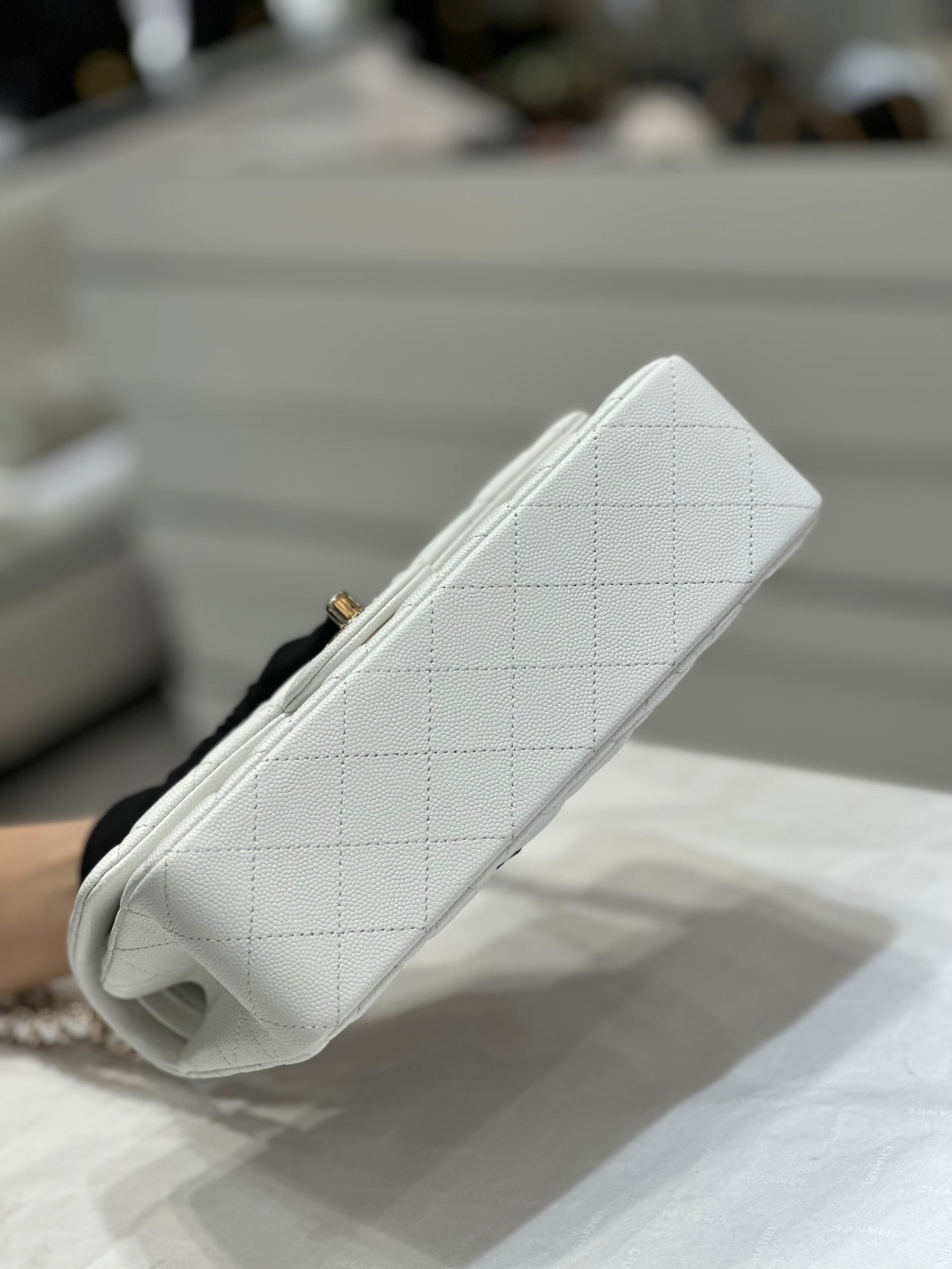 CH SMALL CLASSIC HANDBAG 23 Small Grained Calfskin White