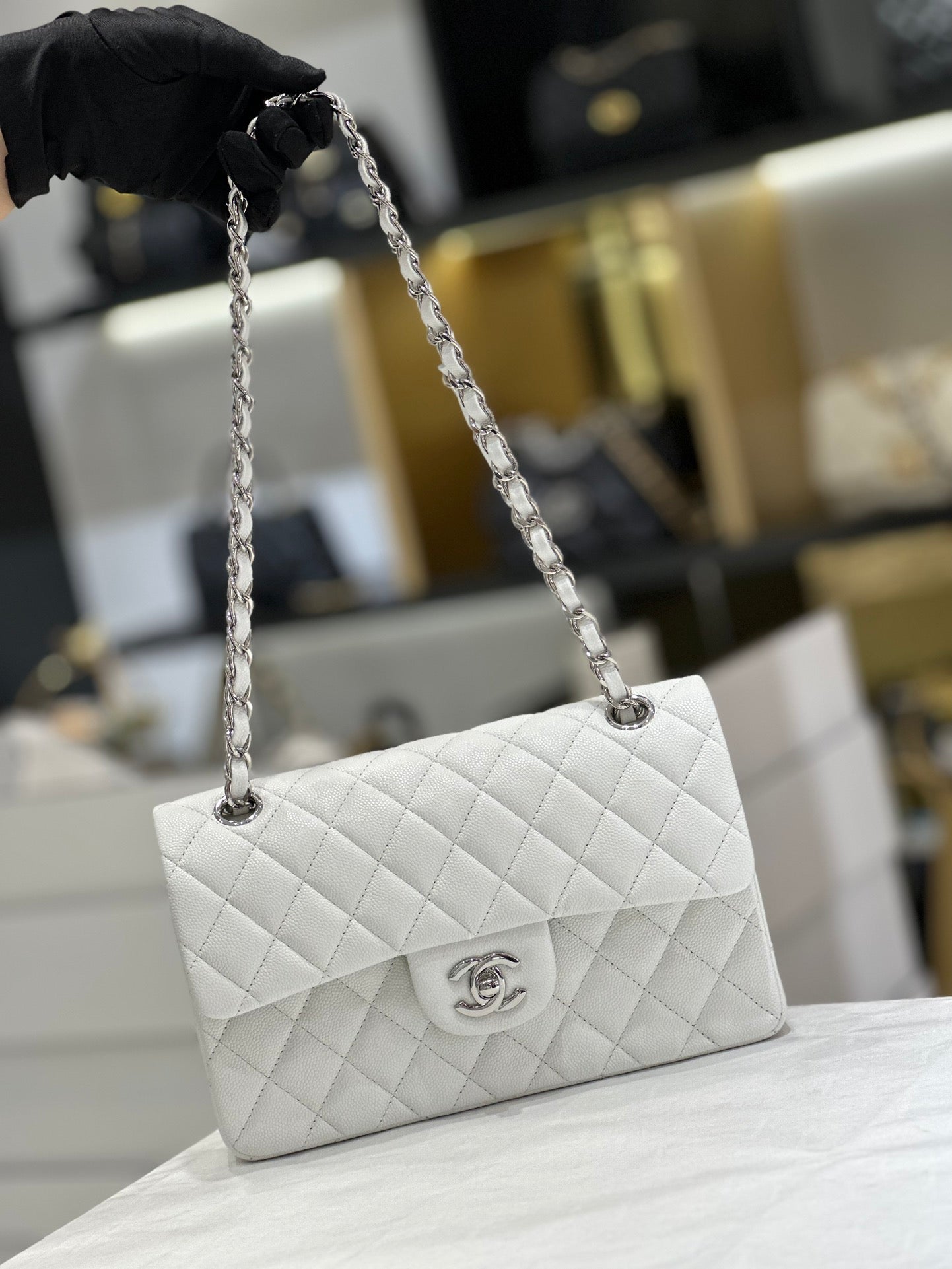 CH SMALL CLASSIC HANDBAG 23 Small Grained Calfskin White