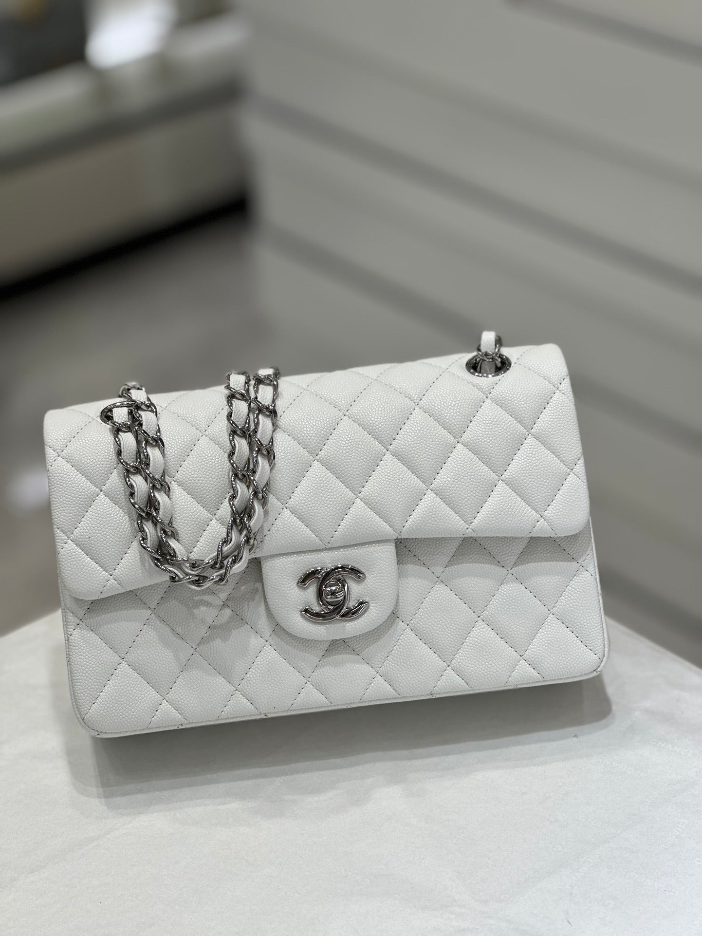 CH SMALL CLASSIC HANDBAG 23 Small Grained Calfskin White