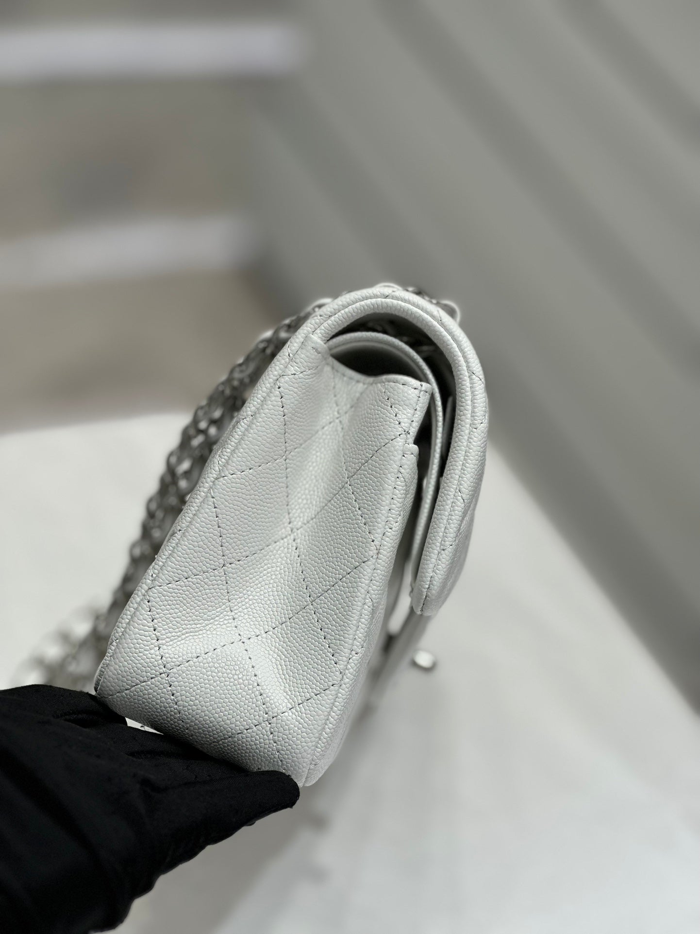 CH SMALL CLASSIC HANDBAG 23 Small Grained Calfskin White