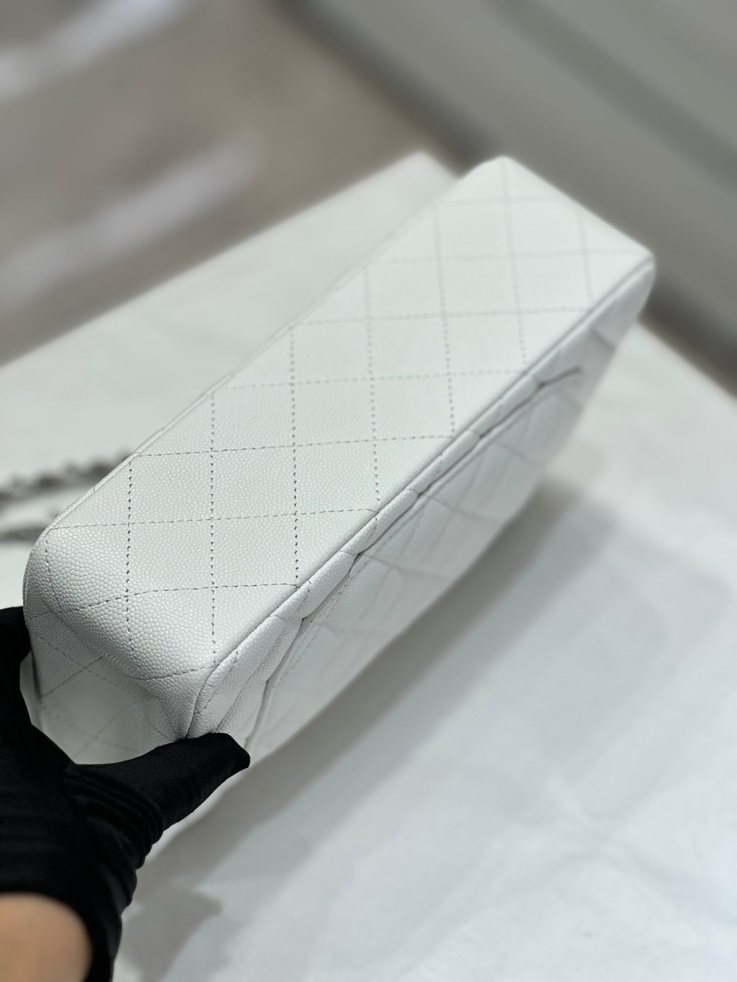 CH SMALL CLASSIC HANDBAG 23 Small Grained Calfskin White