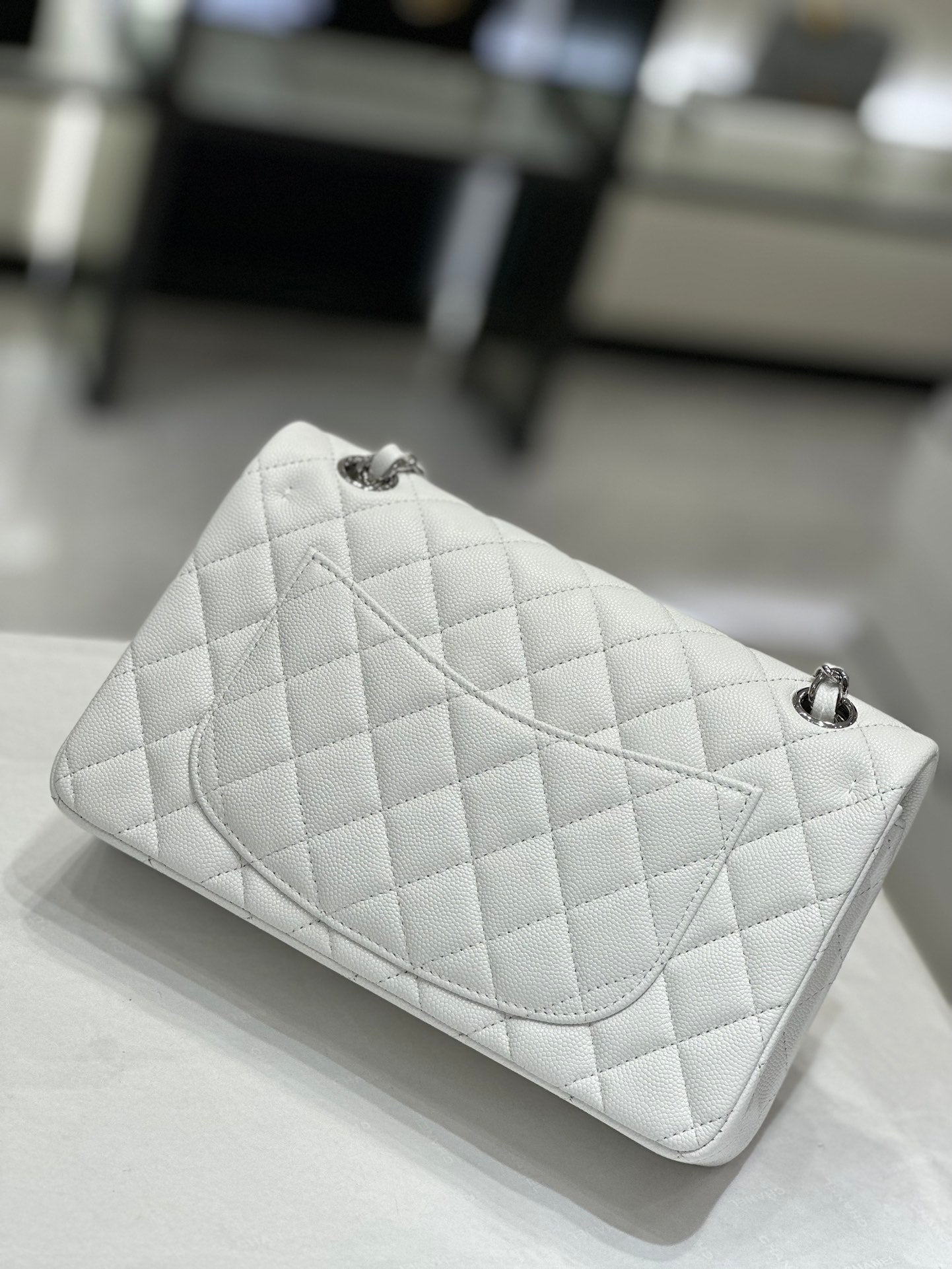 CH SMALL CLASSIC HANDBAG 23 Small Grained Calfskin White