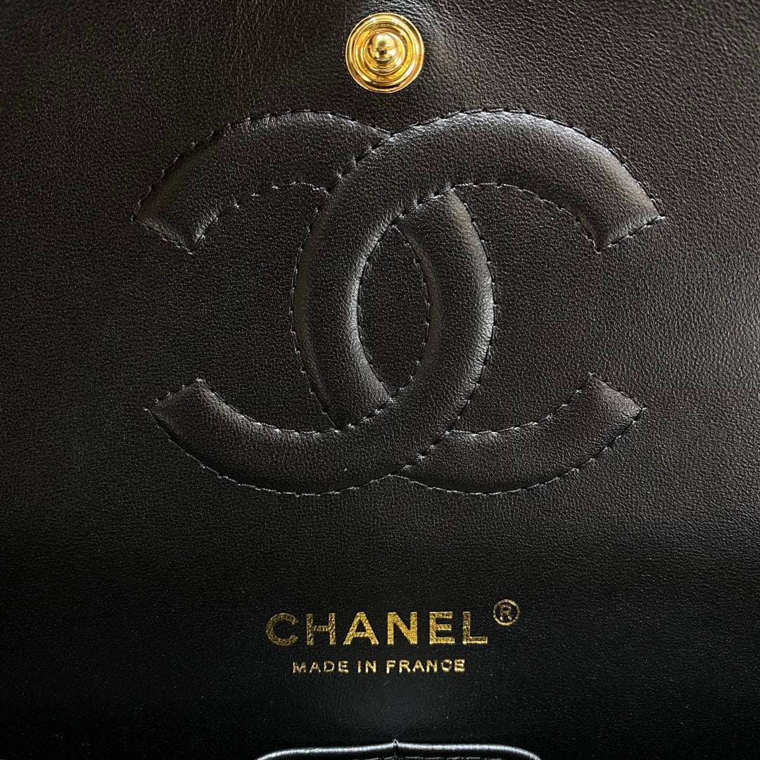 CH  CLASSIC 11.12 HANDBAG 25.5 Small Grained Calfskin  V Pattern Black