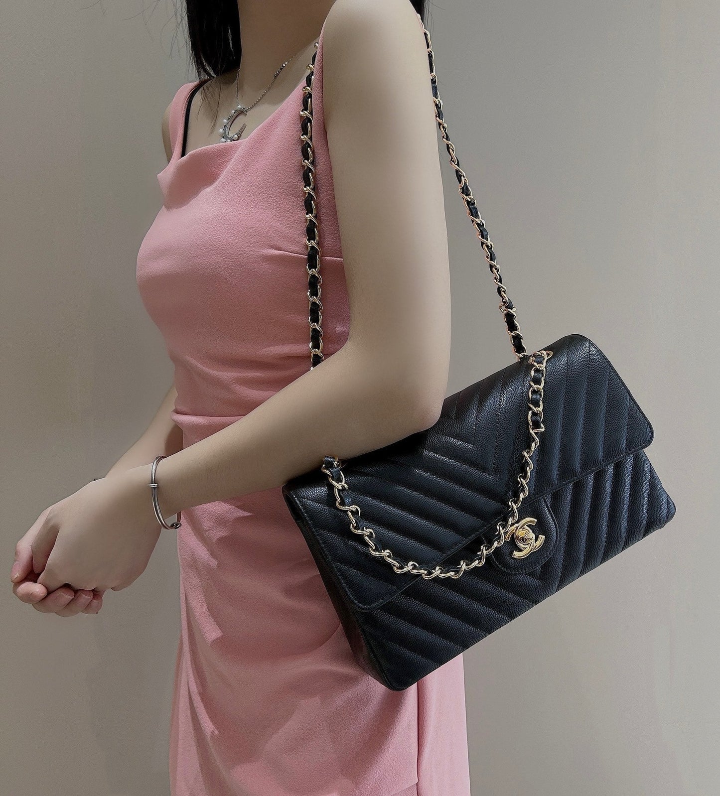 CH  CLASSIC 11.12 HANDBAG 25.5 Small Grained Calfskin  V Pattern Black