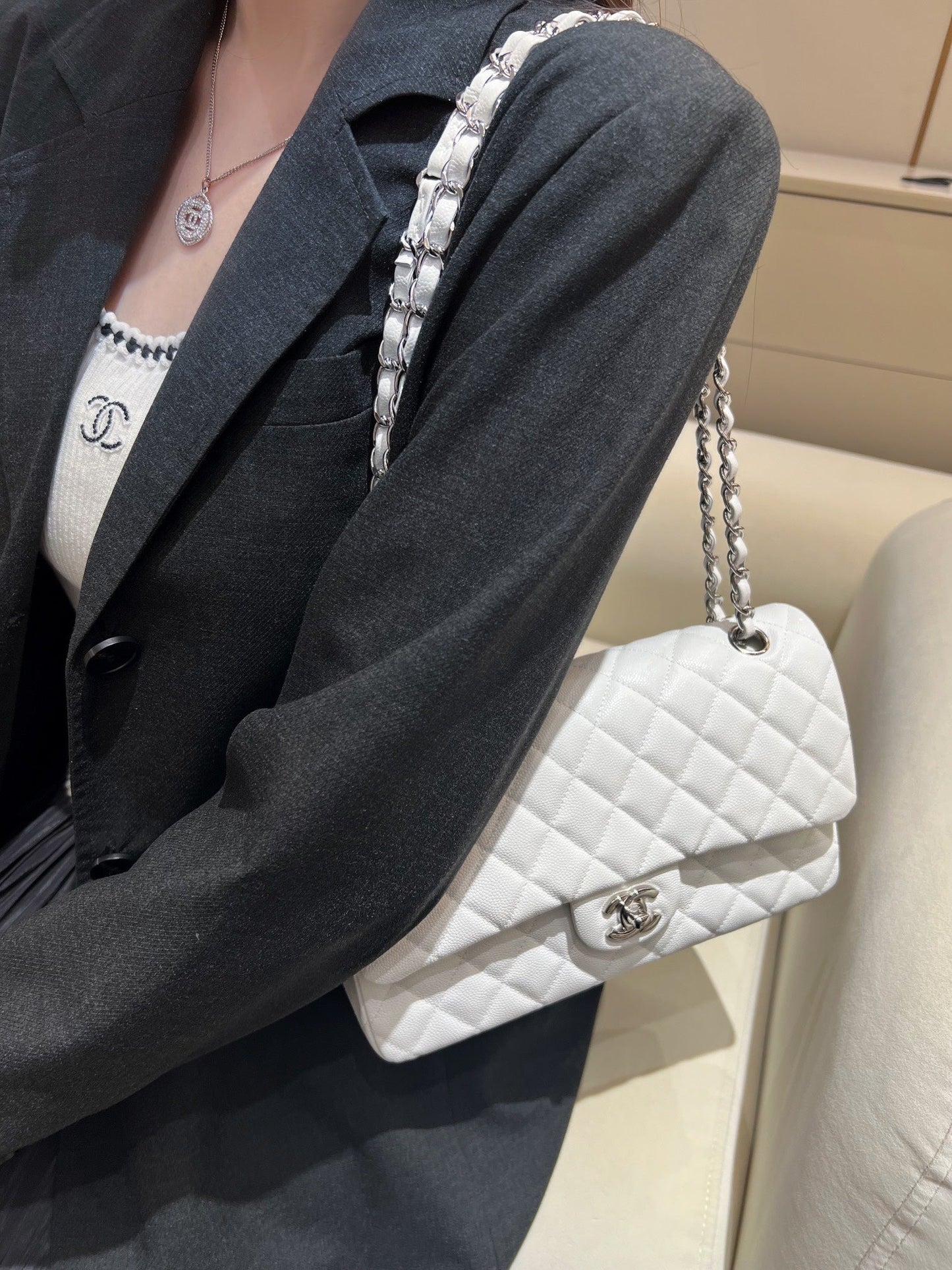 CH CLASSIC 11.12 HANDBAG 25.5 Small Grained Calfskin White