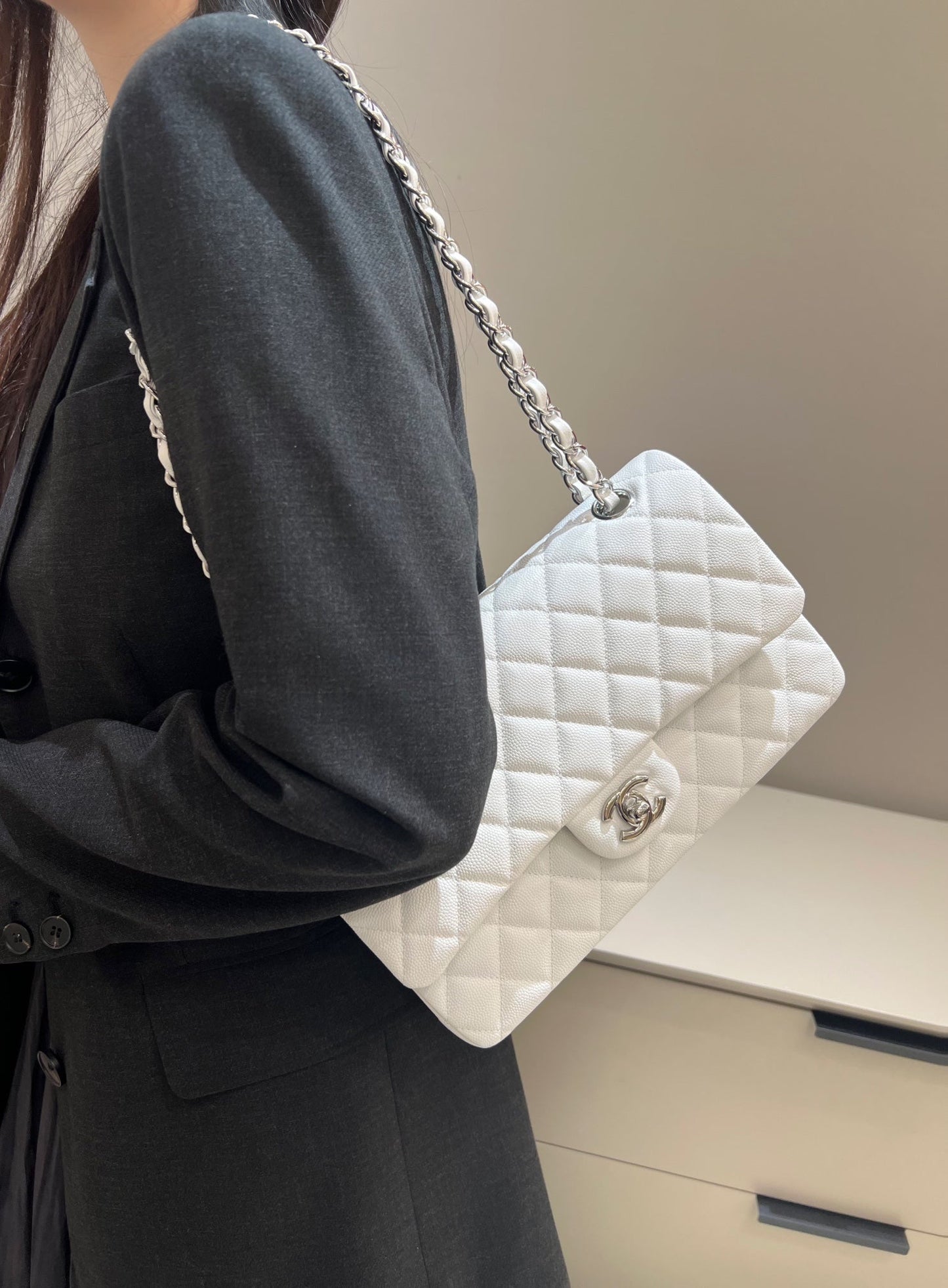 CH CLASSIC 11.12 HANDBAG 25.5 Small Grained Calfskin White