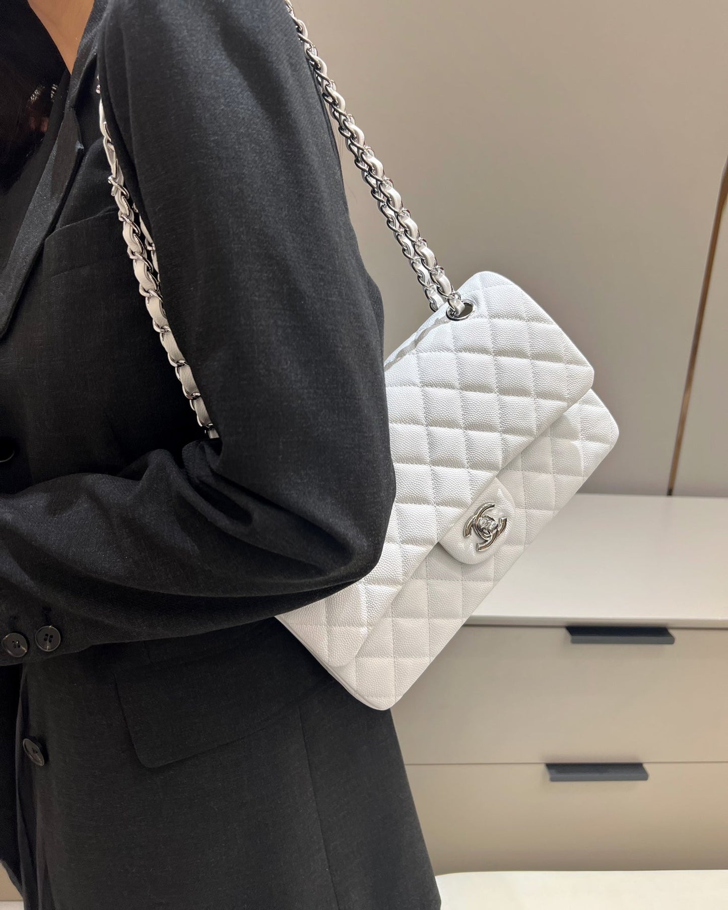 CH CLASSIC 11.12 HANDBAG 25.5 Small Grained Calfskin White