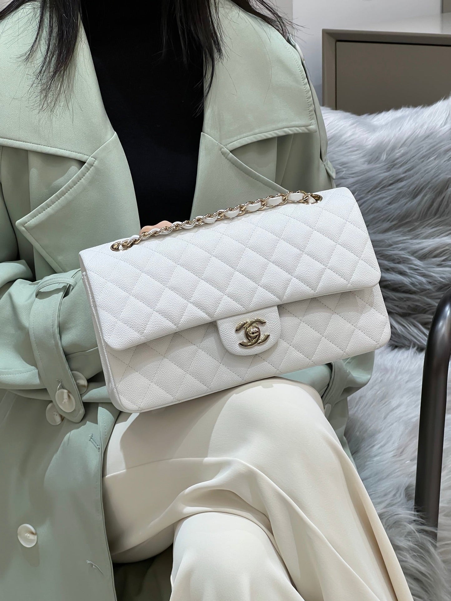 CH CLASSIC 11.12 HANDBAG 25.5 Small Grained Calfskin White