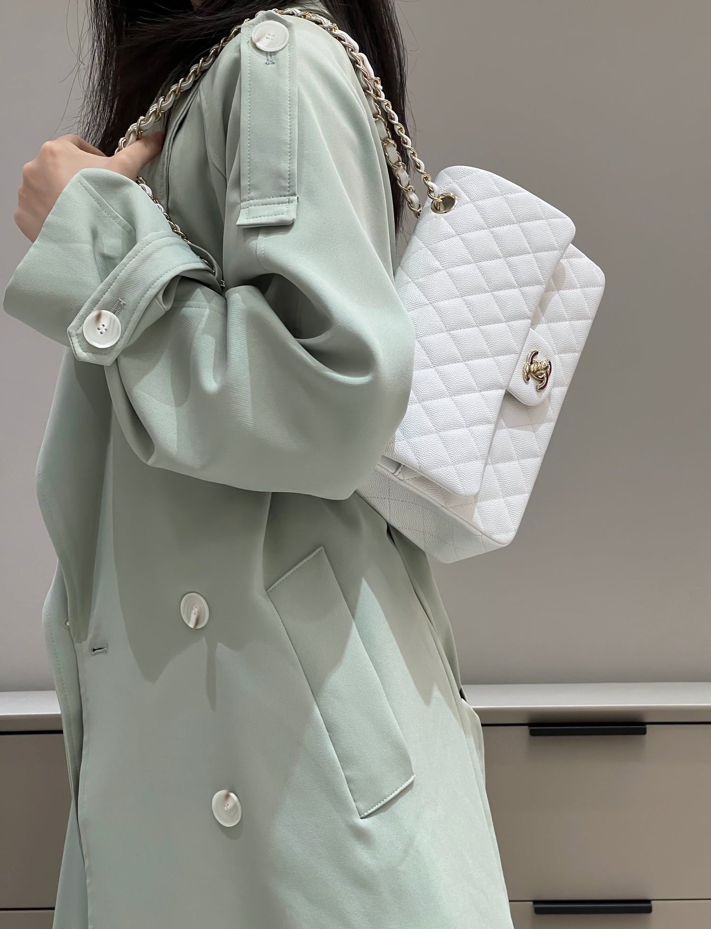 CH CLASSIC 11.12 HANDBAG 25.5 Small Grained Calfskin White