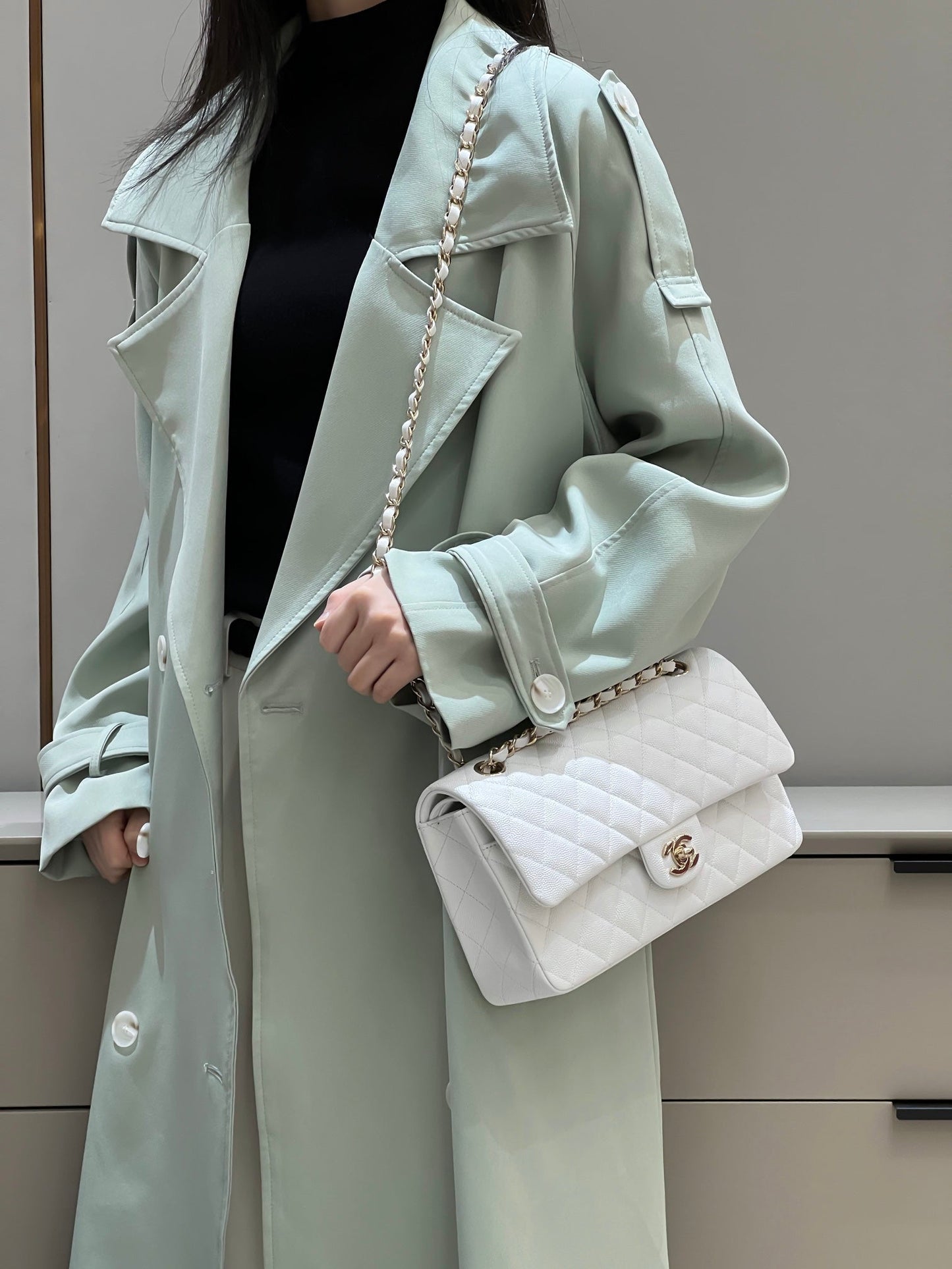 CH CLASSIC 11.12 HANDBAG 25.5 Small Grained Calfskin White