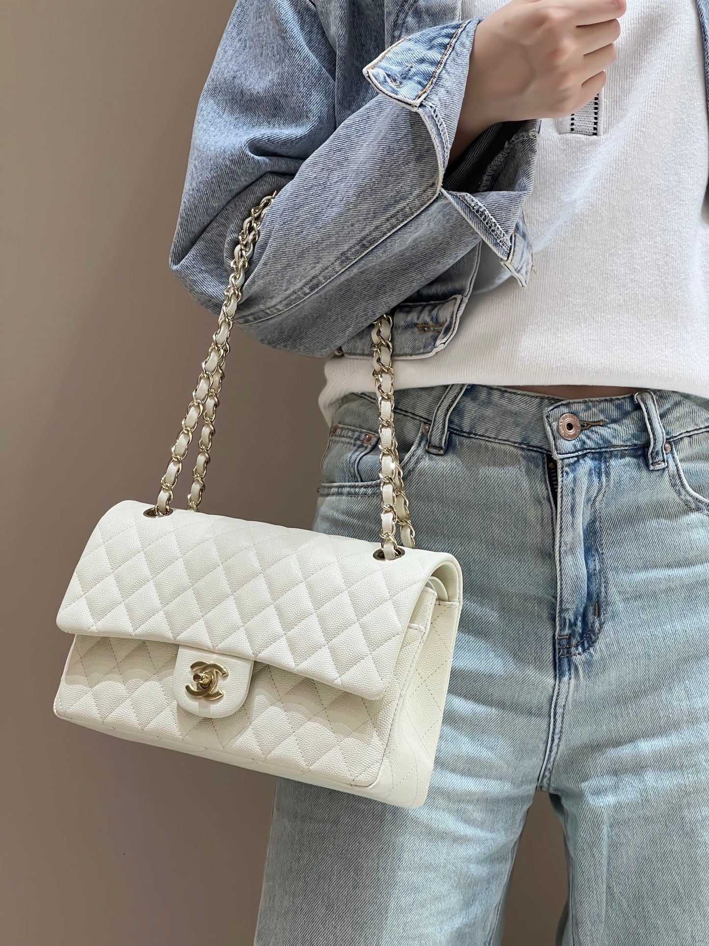 CH CLASSIC 11.12 HANDBAG 25.5 Small Grained Calfskin Milkshake White