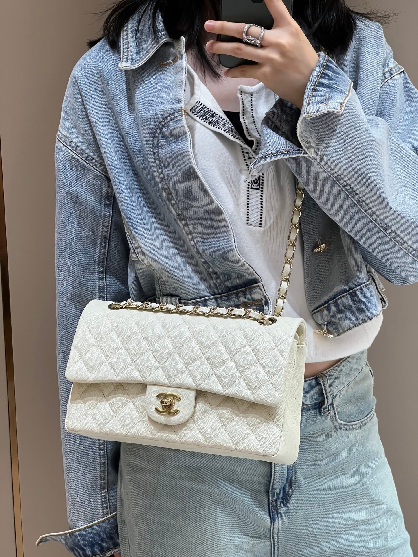 CH CLASSIC 11.12 HANDBAG 25.5 Small Grained Calfskin Milkshake White