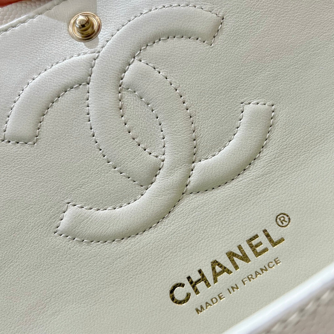 CH CLASSIC 11.12 HANDBAG 25.5 Small Grained Calfskin Milkshake White