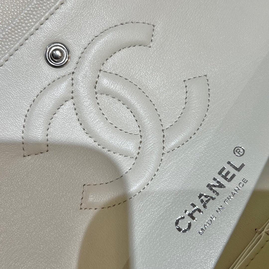 CH CLASSIC 11.12 HANDBAG 25.5 Small Grained Calfskin Milkshake White