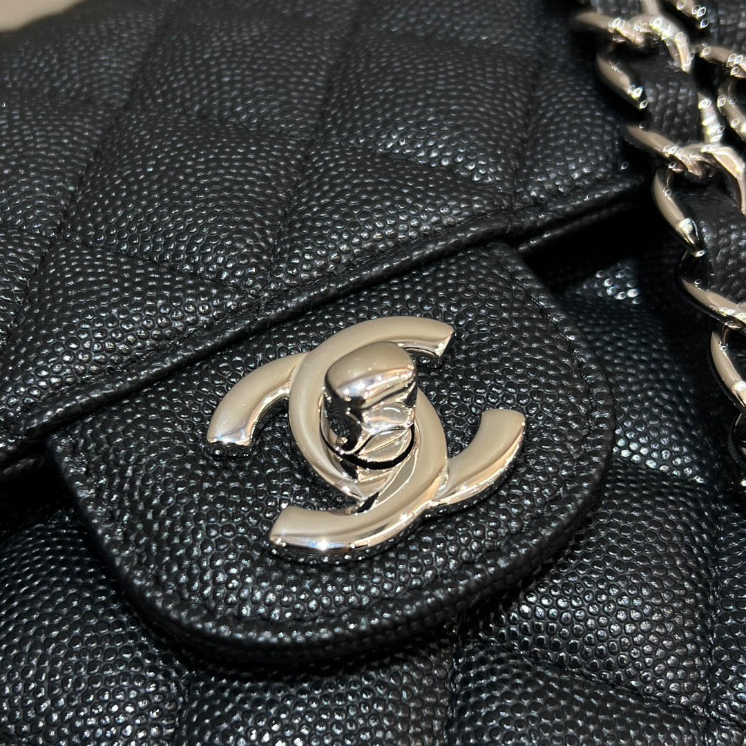 CH CLASSIC 11.12 HANDBAG 25.5 Small Grained Calfskin Black