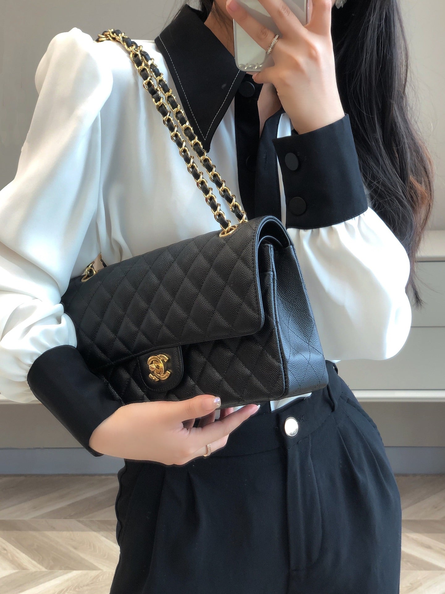 CH CLASSIC 11.12 HANDBAG 25.5 Small Grained Calfskin Black