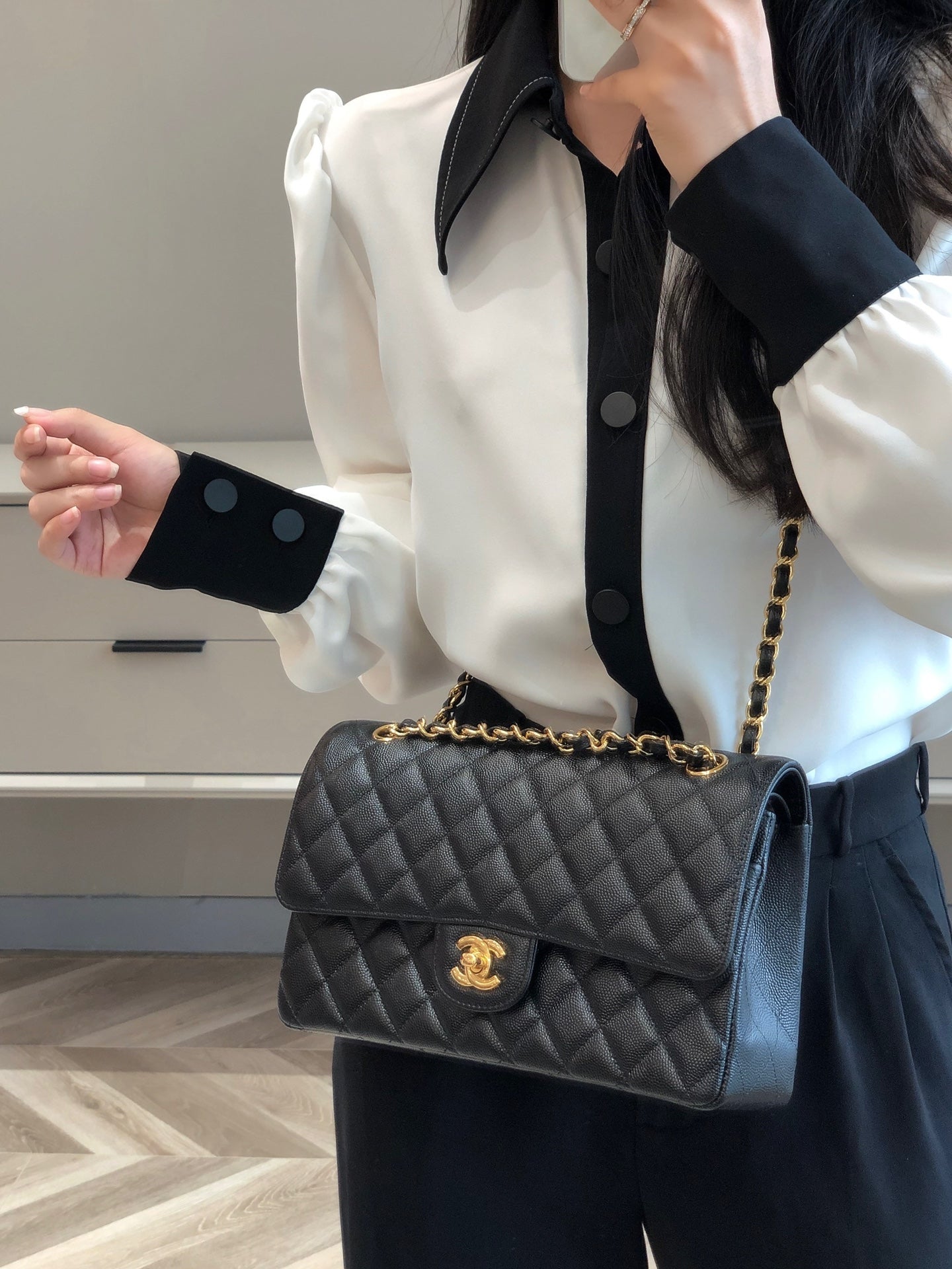 CH CLASSIC 11.12 HANDBAG 25.5 Small Grained Calfskin Black