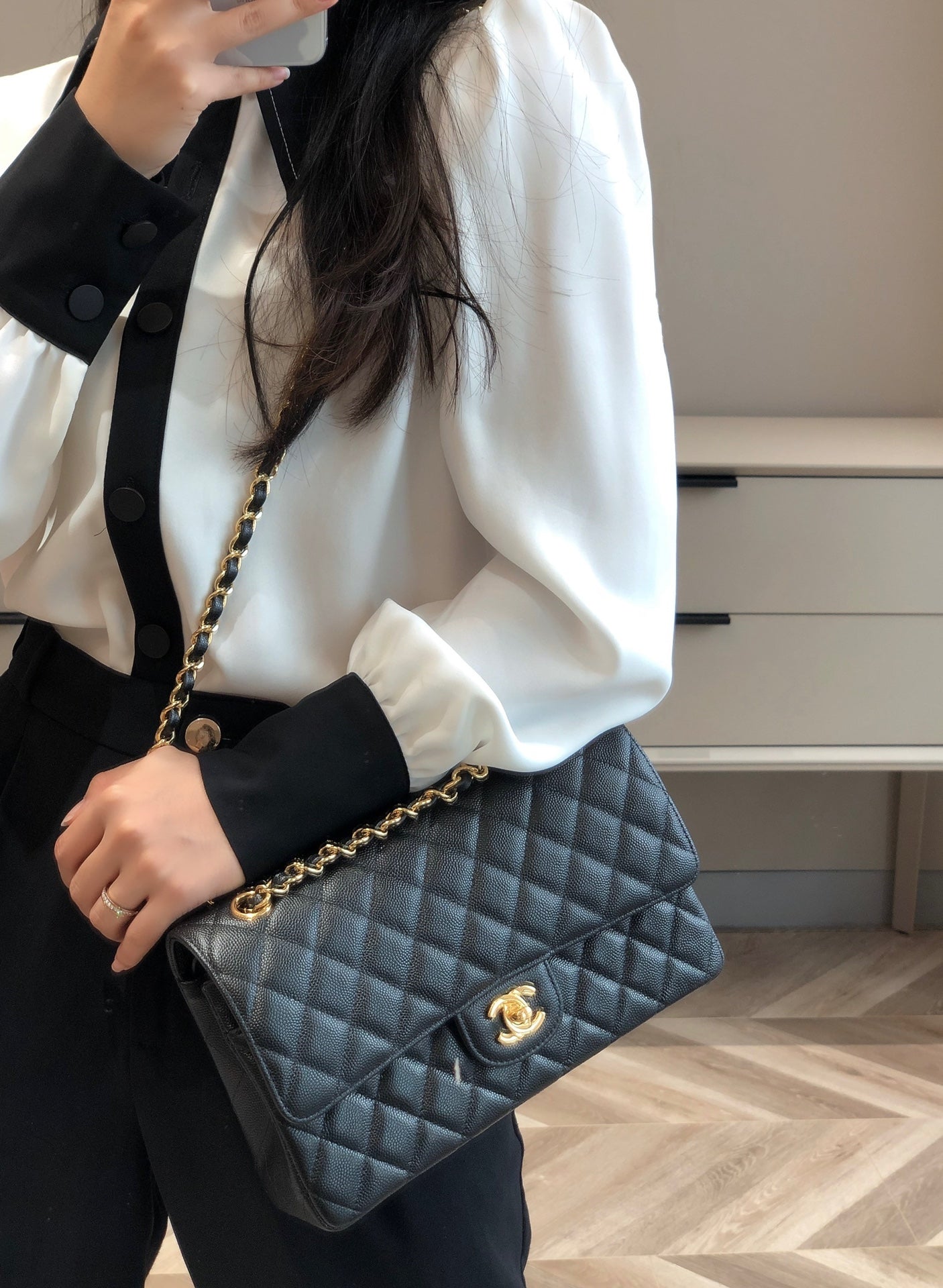 CH CLASSIC 11.12 HANDBAG 25.5 Small Grained Calfskin Black