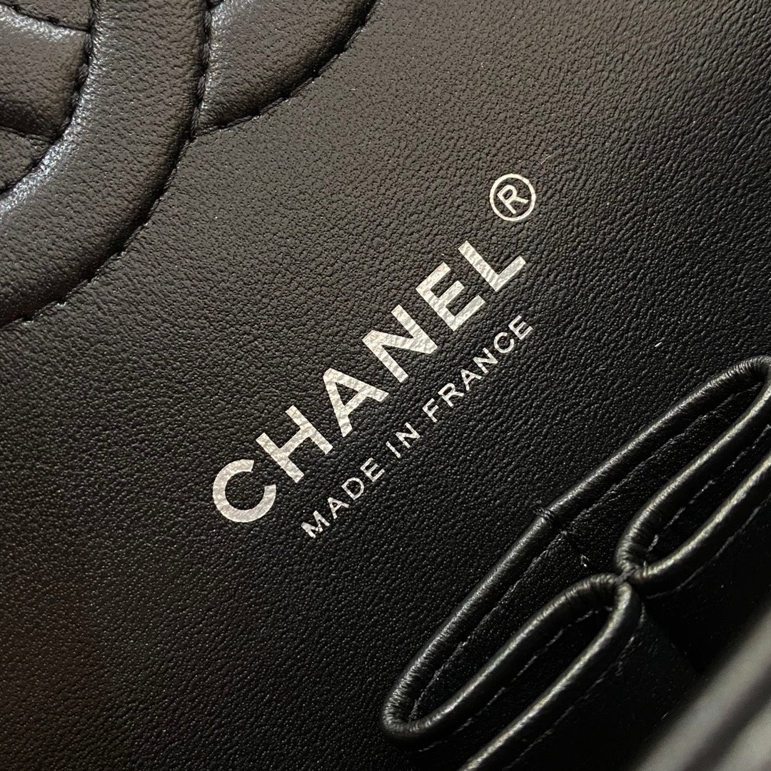 CH  CLASSIC 11.12 HANDBAG 25.5 Small Grained Calfskin  V Pattern Black