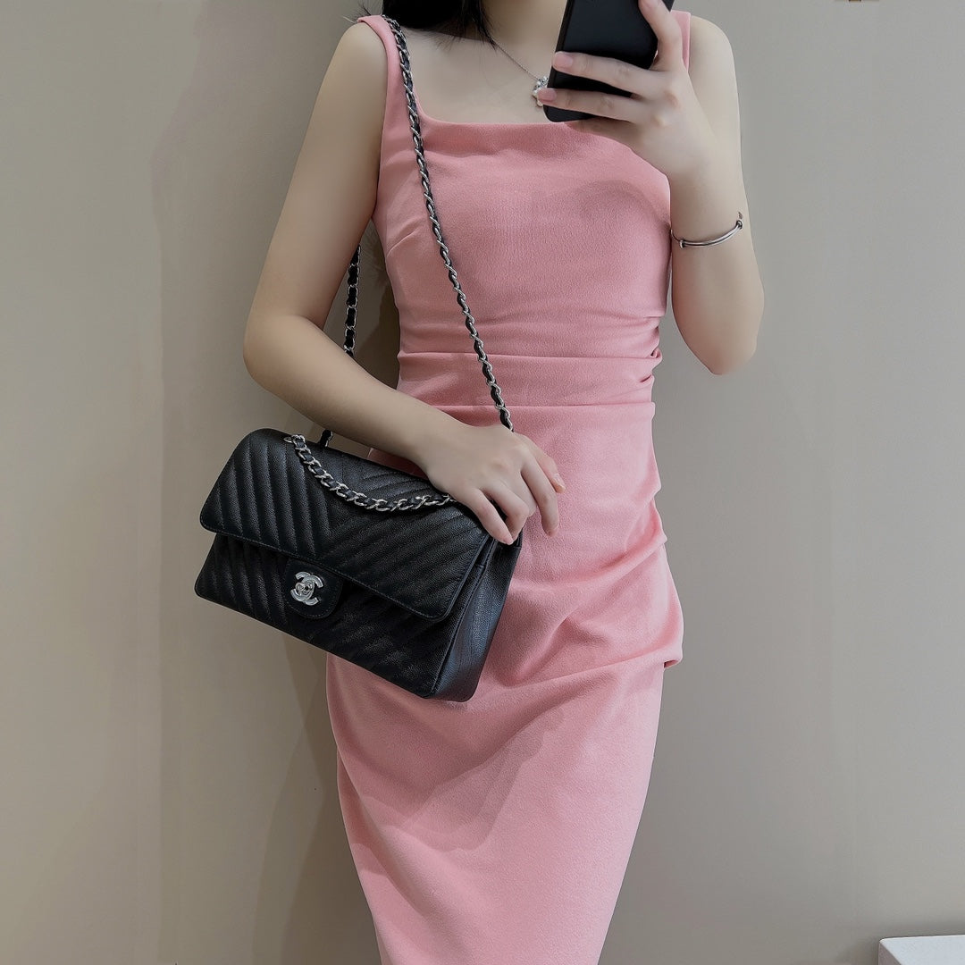 CH  CLASSIC 11.12 HANDBAG 25.5 Small Grained Calfskin  V Pattern Black