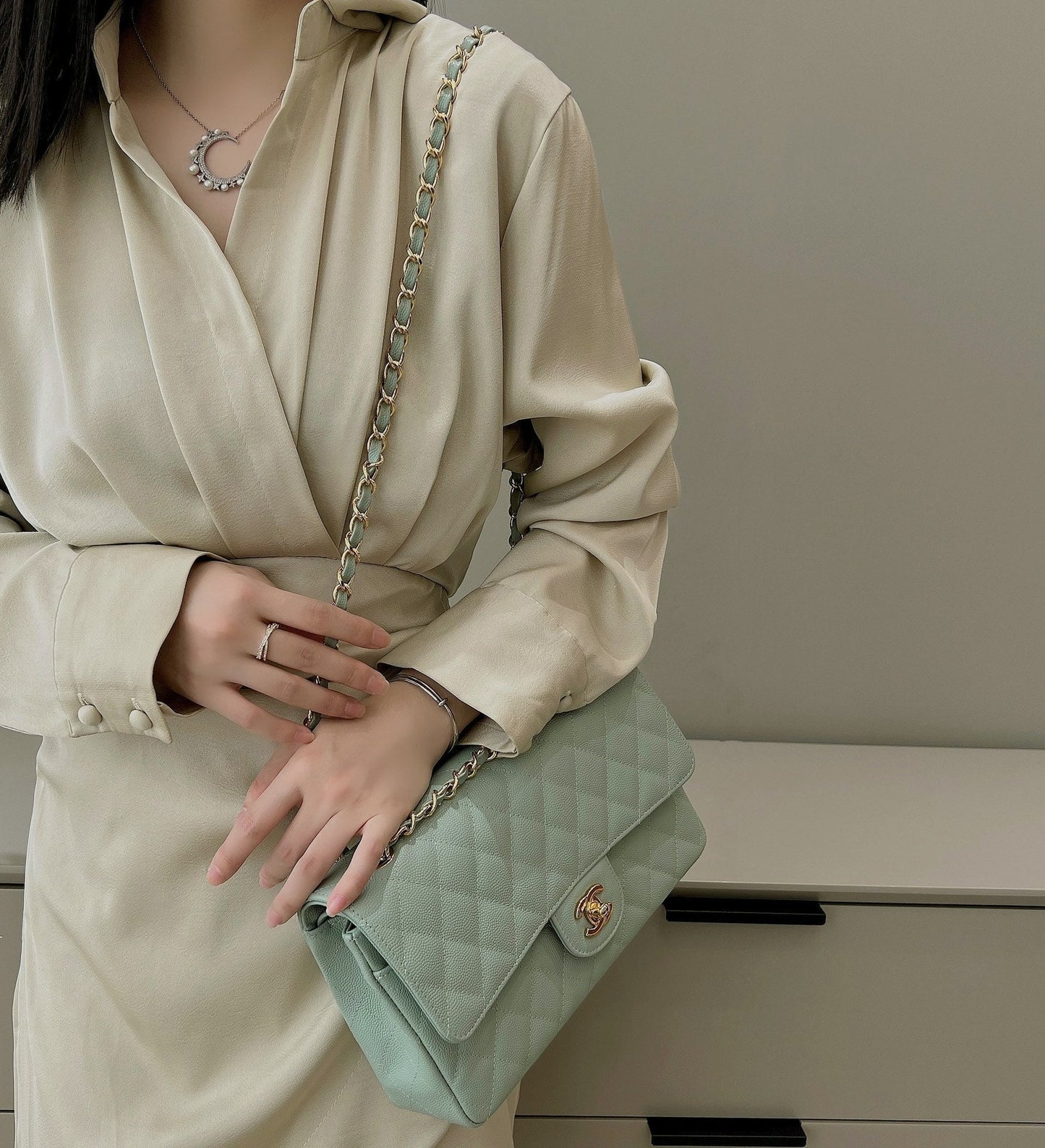 CH CLASSIC 11.12 HANDBAG 25.5 Small Grained Calfskin Matcha Green