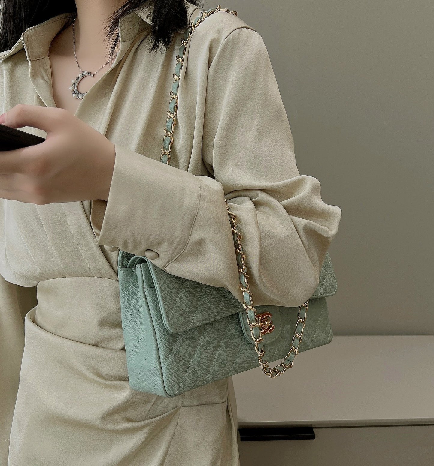 CH CLASSIC 11.12 HANDBAG 25.5 Small Grained Calfskin Matcha Green