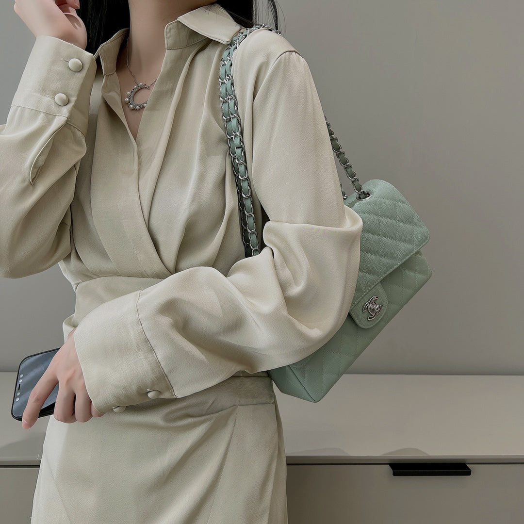 CH CLASSIC 11.12 HANDBAG 25.5 Small Grained Calfskin Matcha Green