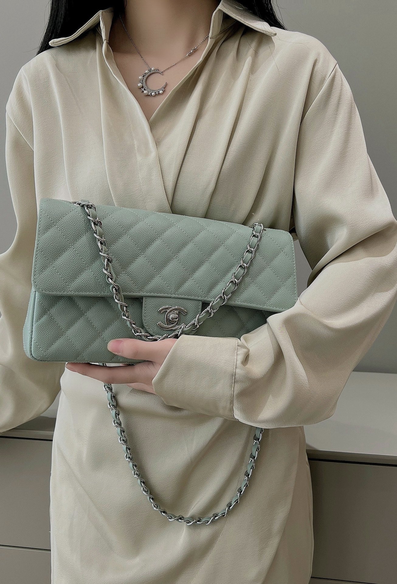 CH CLASSIC 11.12 HANDBAG 25.5 Small Grained Calfskin Matcha Green