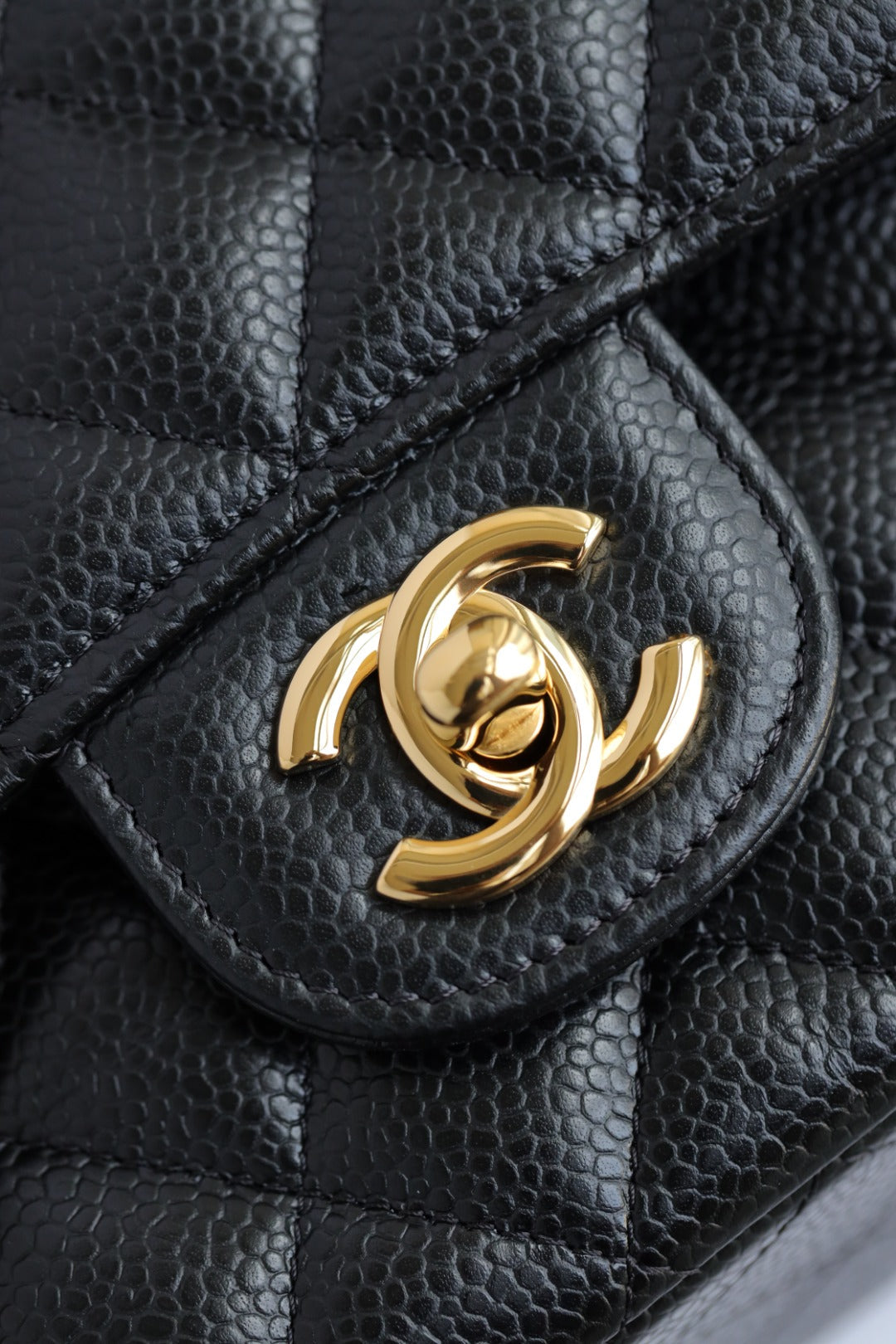 CH CLASSIC 11.12 HANDBAG 25.5 Grained Calfskin Black