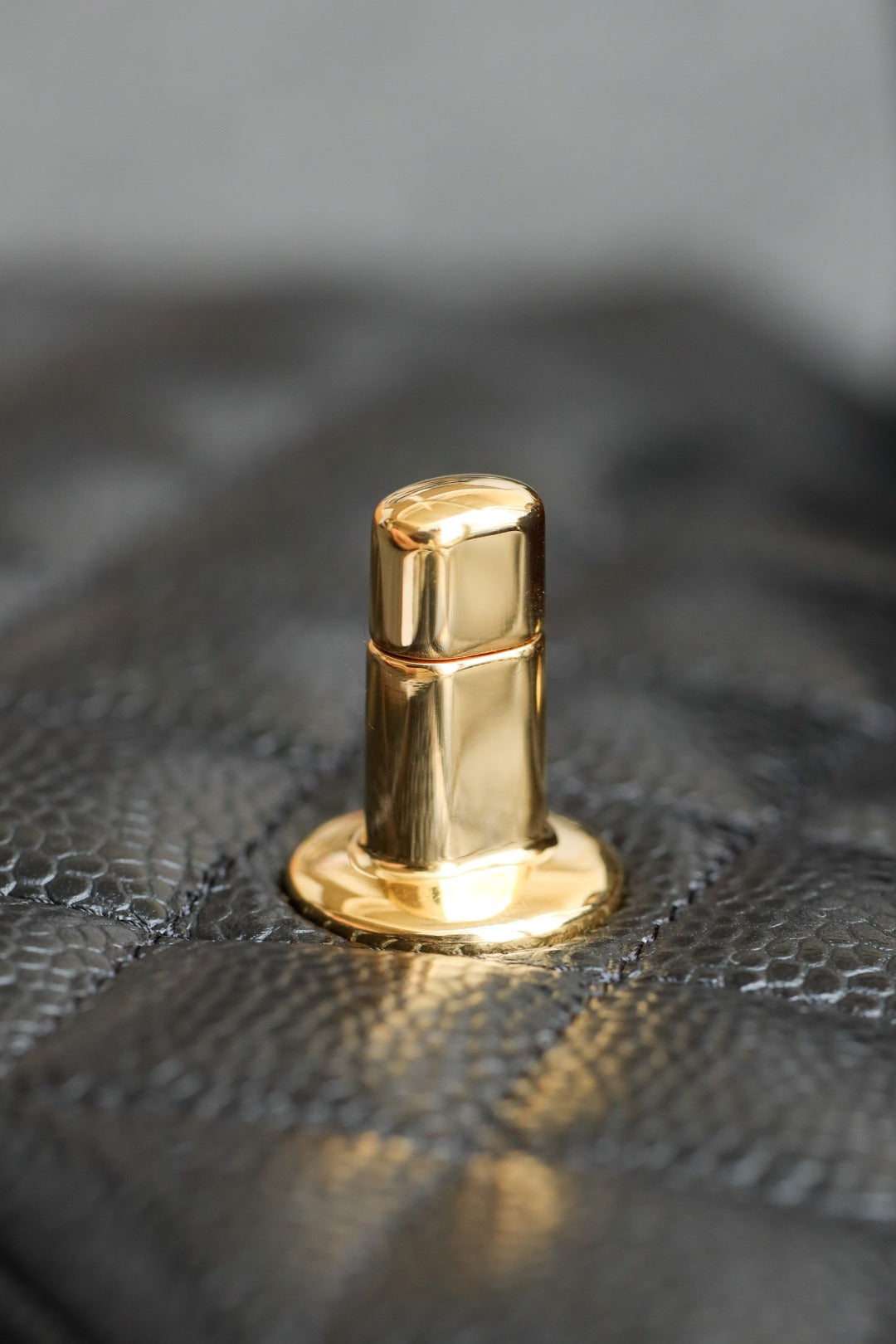 CH CLASSIC 11.12 HANDBAG 25.5 Grained Calfskin Black