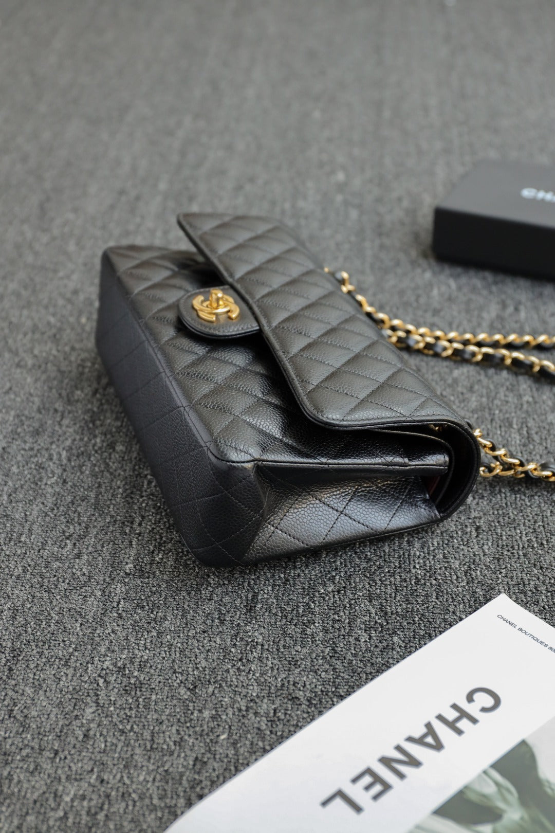 CH CLASSIC 11.12 HANDBAG 25.5 Grained Calfskin Black