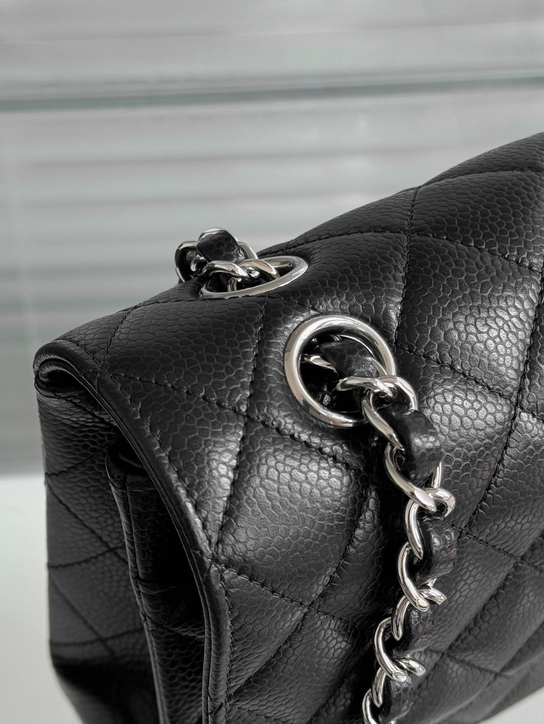 CH CLASSIC 11.12 HANDBAG 25.5 Grained Calfskin Black